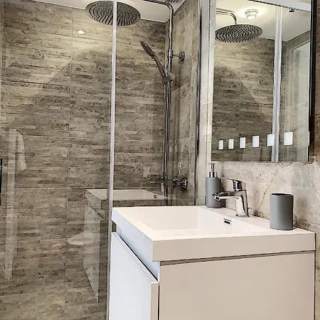 Апартаменты Charming Flat In Old - 50m From The Sea
