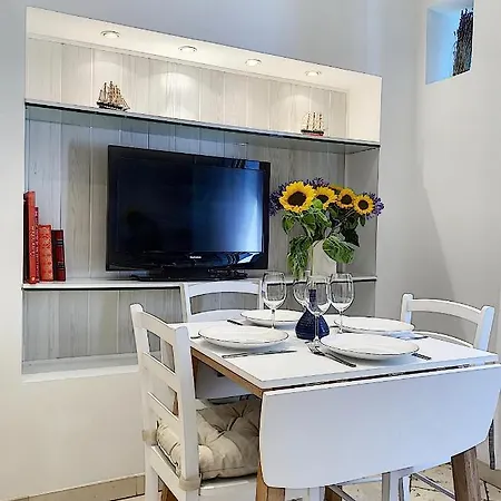 Apartment Charming Flat In Old - 50m From The Sea