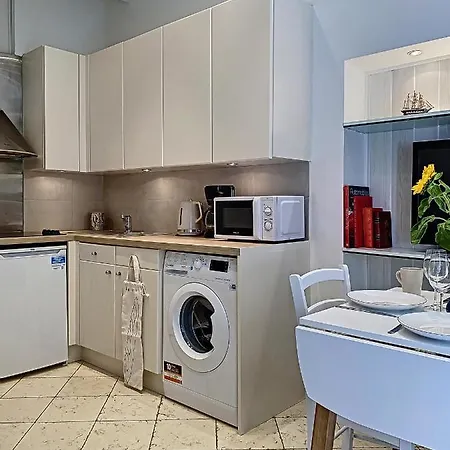 Charming Flat In Old - 50m From The Sea Apartment